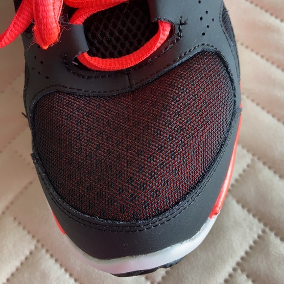 Under Armour woman’s athletic shoes 8.5 - Picture 4 of 6